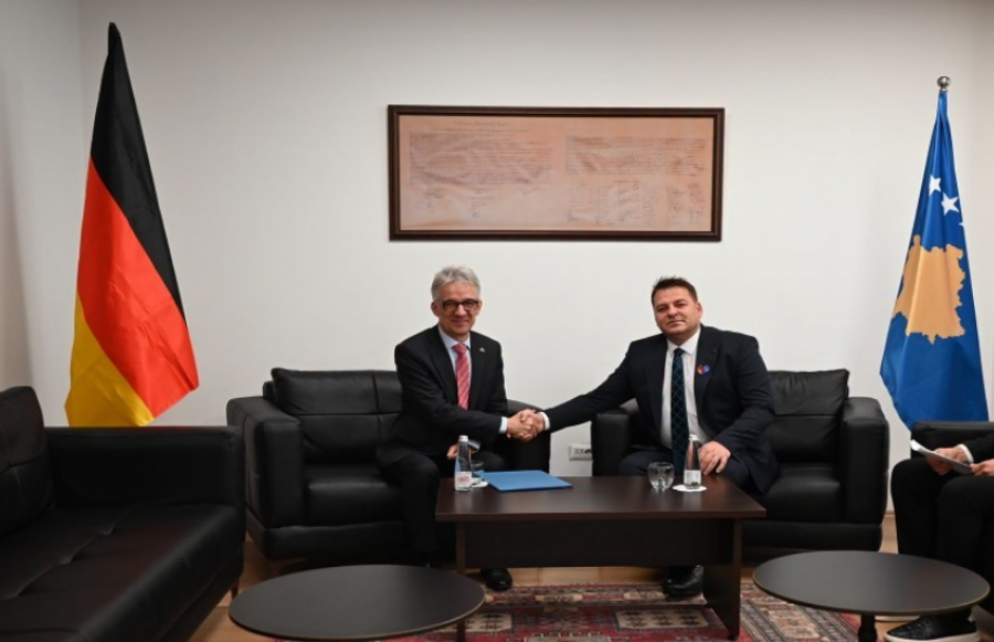 Ministri Muja priti në takim Ambasadorin Gjerman në Kosovë, Rainer Rudolph
