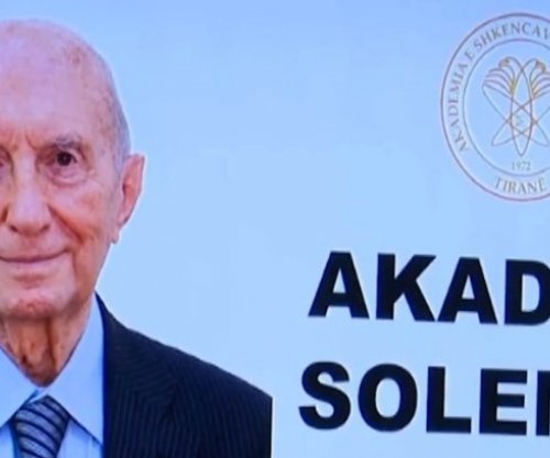 Akademia e Shkencave e Shqipërisë mban ceremoni solemne në nderim të Luan Omarit, homazhe për akademikun 101-vjeçar