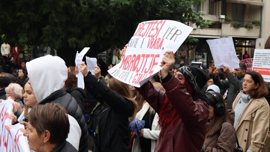 Protesta në Pejë për Arlinda Zekajn, njëri prej pjesëmarrësve u sulmua, Policia arrestoi dy persona