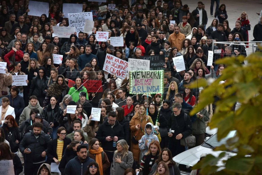 Protestë edhe në Mitrovicë për Arlinda Zekajn