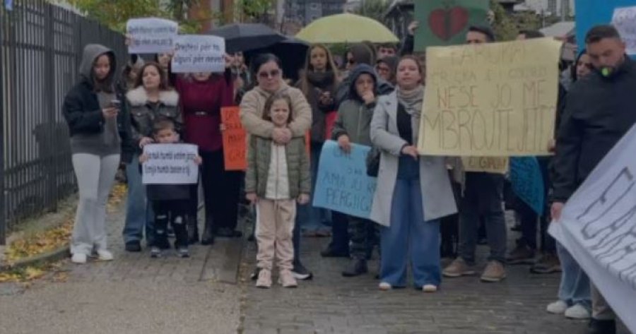Protestë edhe në Mitrovicë: E rëndë të mos jetë njeriu i sigurt në shtëpinë e vet
