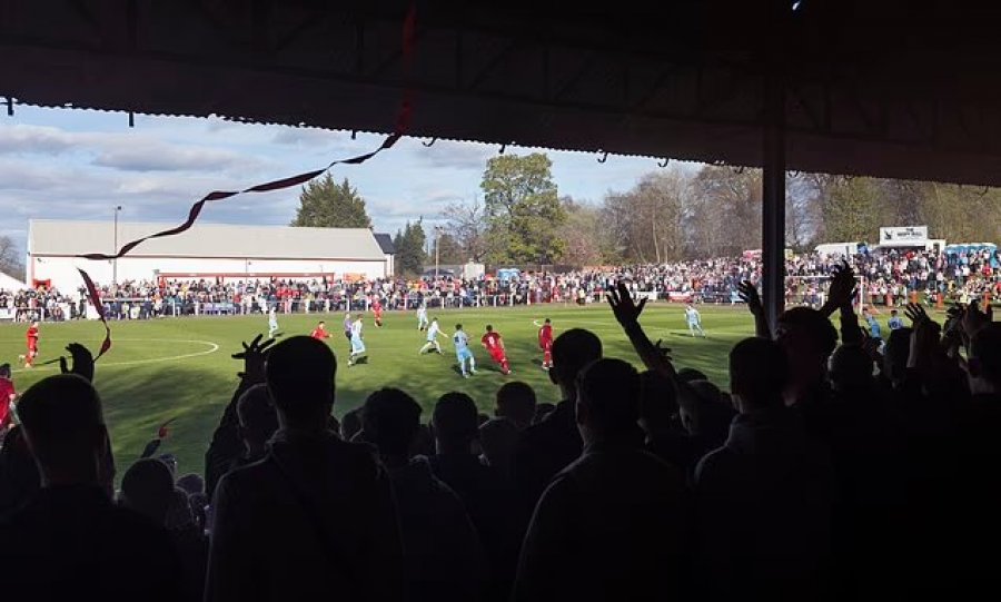 Klubi britanik detyrohet t’i zhvillojë dy ndeshje të Kupës në të njëjtën ditë, veç 30 minuta njëra pas tjetrës!