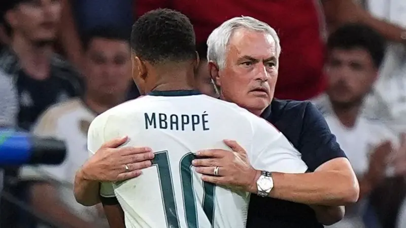 Mourinho ironizon me kalendarin: “Një dhuratë e jashtëzakonshme nga LaLiga dhe televizionet”