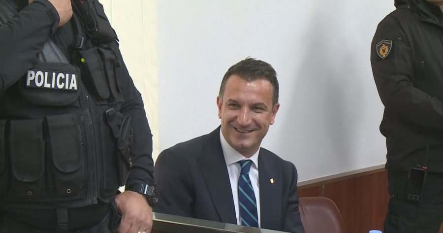 Veliaj merr drejtimin e Tiranës  firmos pagat nga burgu
