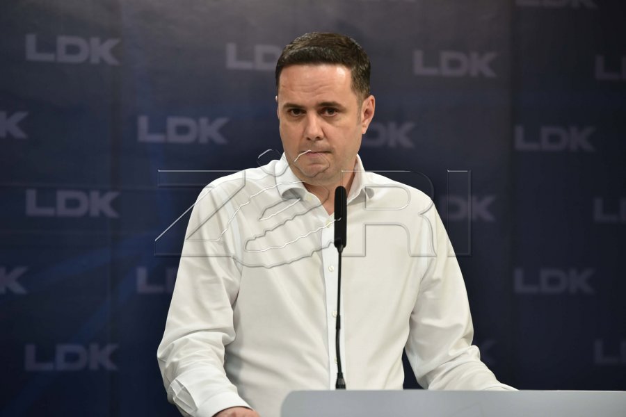 Abdixhiku  I kërkoj falje popullit  nuk mundem me këtë grup parlamentar