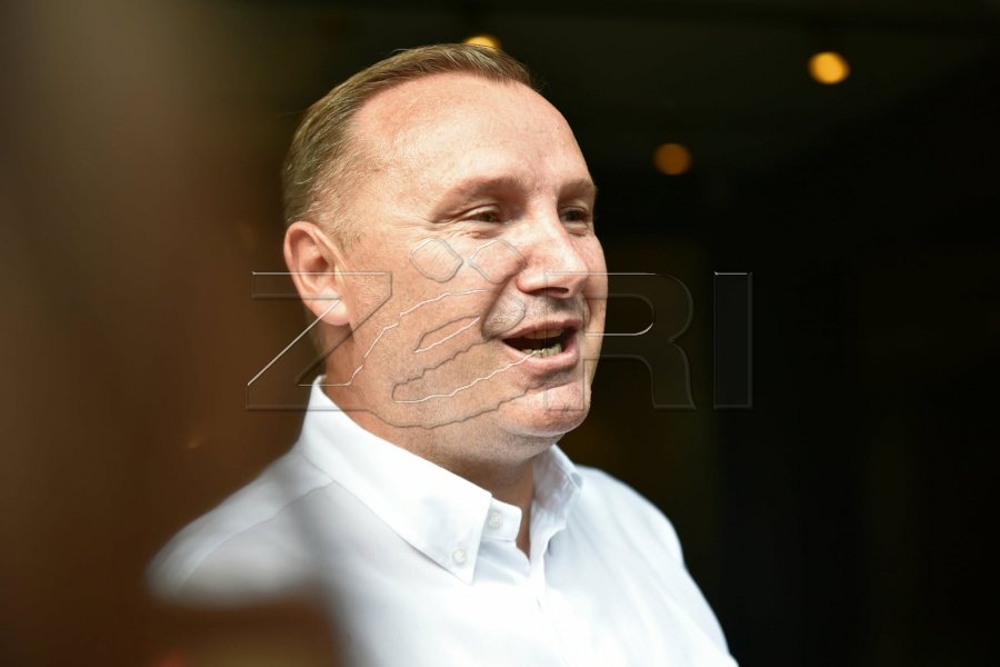 Zemaj  Qëndrimi im është mos me ra asnjëherë në kurthin e Albin Kurtit