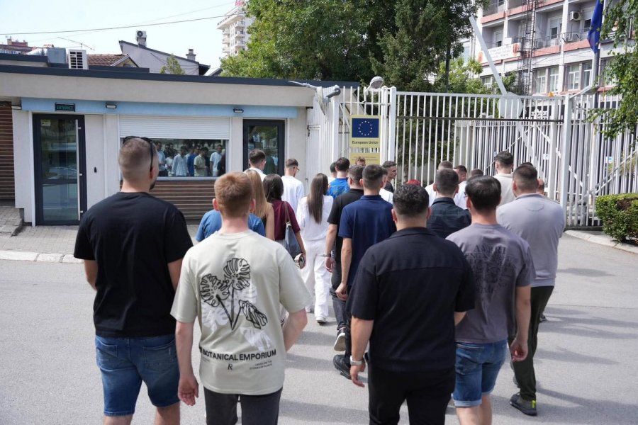 Përfaqësuesit e mbi 100 mijë studentëve paralajmërojnë BE-në: S’ju lejojmë të na e kriminalizoni luftën e UÇK-së