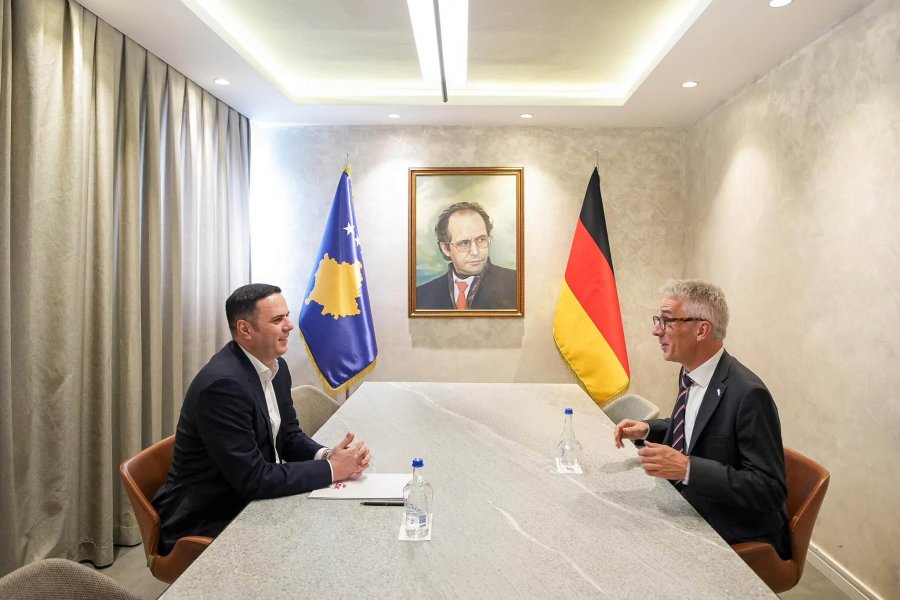 Abdixhiku takon ambasadorin gjerman  diskutojnë krizën institucionale pas dështimit të zgjedhjes së presidentit