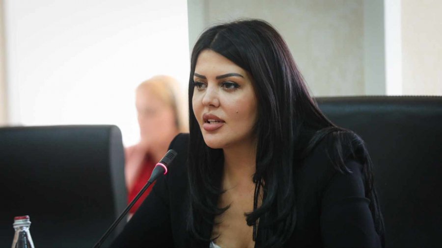 Rrezarta Krasniqi reagon ndaj Abdixhikut: Fajtoren për rezultatin e vitit 2020 e kandidove për presidente