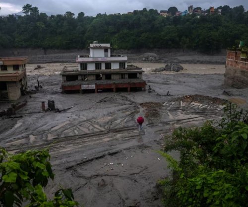 Mbi 20 mijë shtëpi duhet të rindërtohen pas përmbytjeve në Nepal, vijojnë kërkimet për të zhdukurit