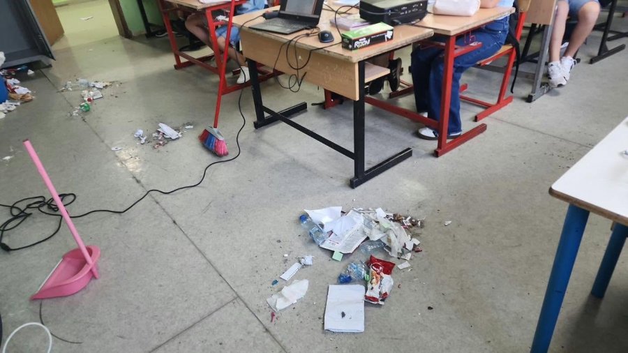 Azemi  Në shkollën Ismail Qemali  u tentua të ndërhyhet në grevë  punëtorët teknikë janë qe 45 ditë pa paga