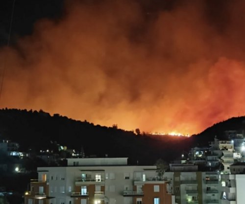 Himara përfshihet nga zjarret, banorëve u kërkohet të largohen nga shtëpitë