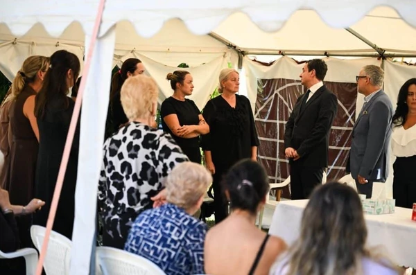 Kurti shkon për ngushëllime në familjen e Laurent Krasniqit pas humbjes tragjike