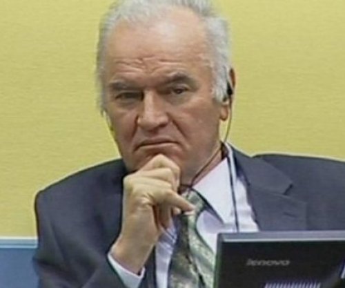 Krimineli i luftës Ratko Mlladiq varroset me nderime në Beograd, Serbia sfidon thirrjet ndërkombëtare