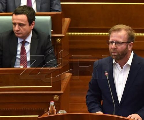 Haki Abazi dorëzon kallëzim penal në Prokurorinë Speciale ndaj Albin Kurtit