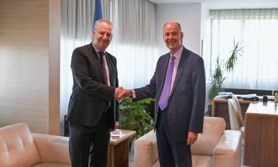 Ambasadori i BE-së në Kosovë takohet me përfaqësuesin e OKB-së, flasin për bashkëpunimin në vend