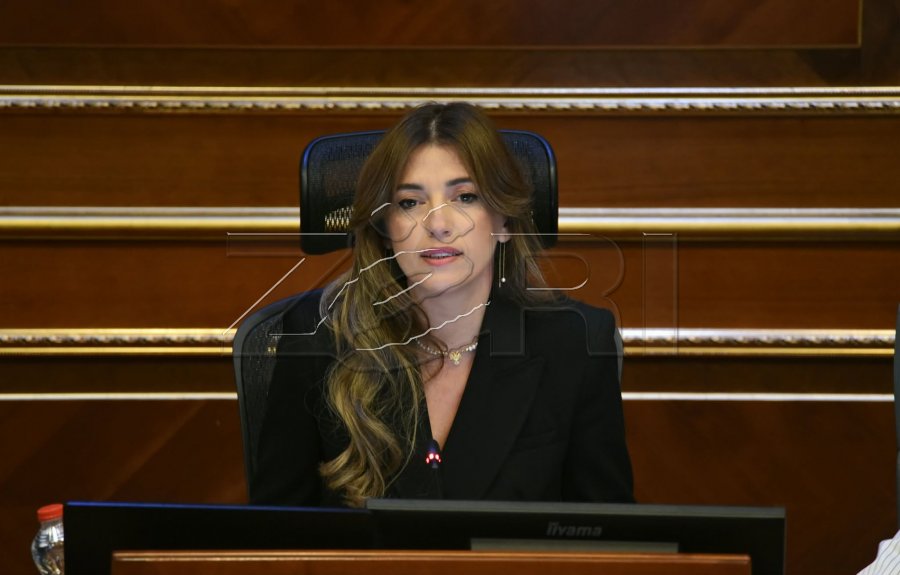 A mundet Haxhiu ta ushtrojë detyrën e presidentes edhe për gjashtë muaj të tjerë?