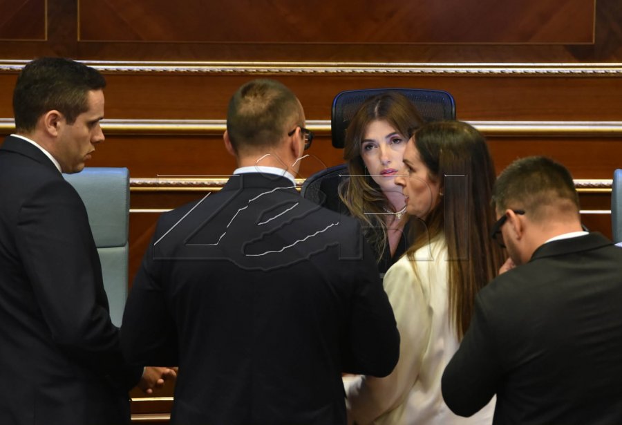 LIVE | Kuvendi shkon në pauzë, mospajtime për formën e votimit për nënkryetarët