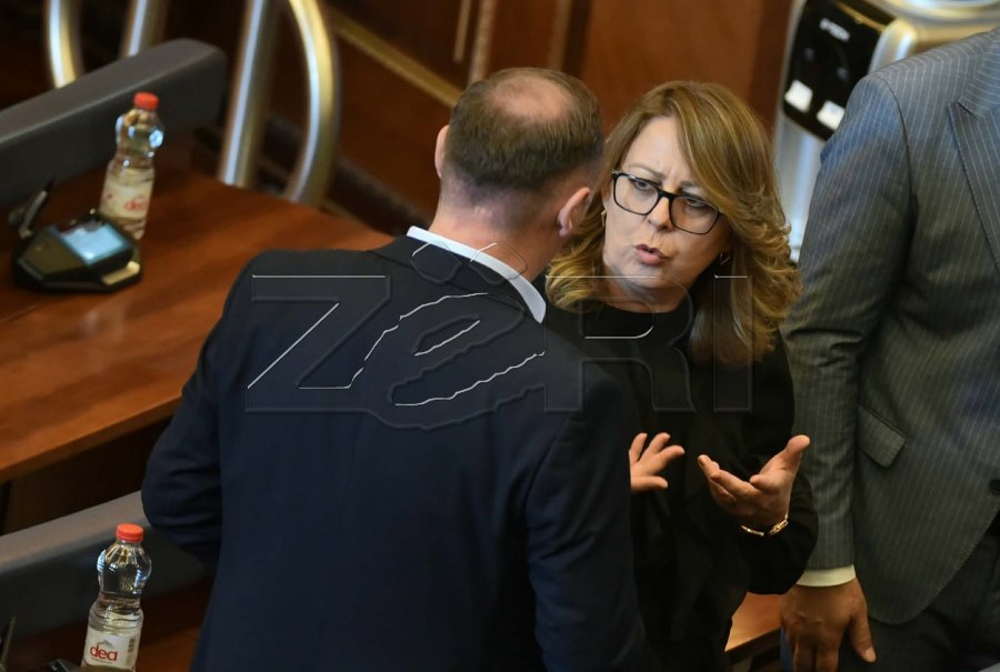 Reagon Hykmete Bajrami  Sot besoj e patë të gjithë kush po i bllokon institucionet
