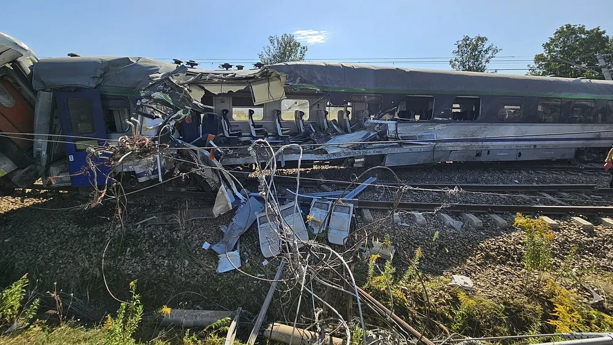 Tragjedi në Poloni  treni përplaset me kamionin   një i vdekur dhe dhjetëra të lënduar