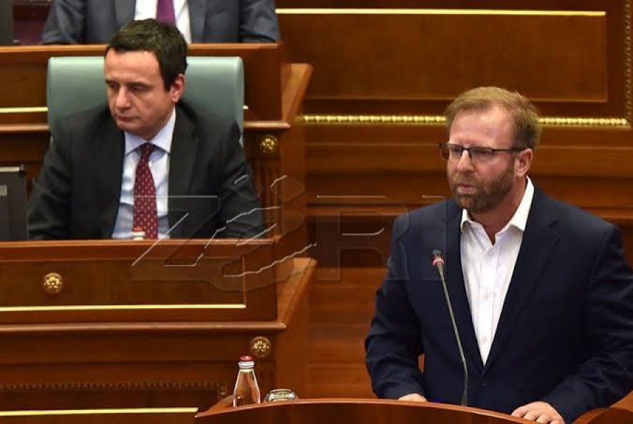 Haki Abazi dorëzon kallëzim penal në Prokurorinë Speciale ndaj Albin Kurtit