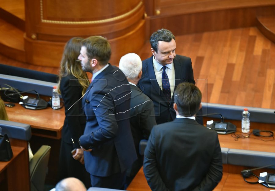 Kurti pas ndërprerjes së seancës konstituive  Le te jemi pozitivë dhe konstruktivë që t i evitojmë zgjedhjet e reja