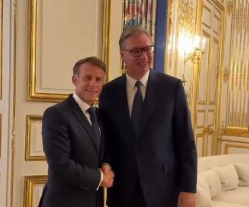 Pak ditë pas glorifikimit të Mlladiqit, Macroni e pret ngrohtësisht Vuçiqin në Paris