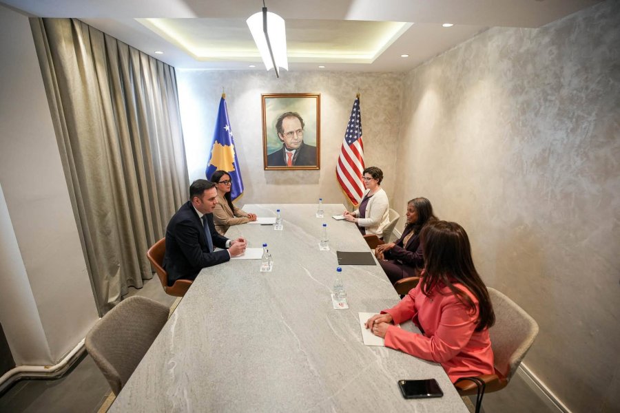 Abdixhiku takohet me Prattipatin, flasin për tejkalimin e krizës politike në Kosovë