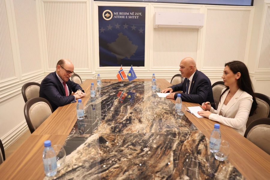 Gjini pas takimit me ambasadorin norvegjez  Populli i Kosovës do ta gjejë rrugën për rivendosjen e demokracisë