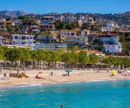 Turistët zgjedhin Vlorën edhe në shtator