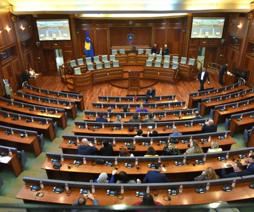 Deputetët e LVV-së hyjnë në sallën e Kuvendit, votohet për formimin e qeverisë së re