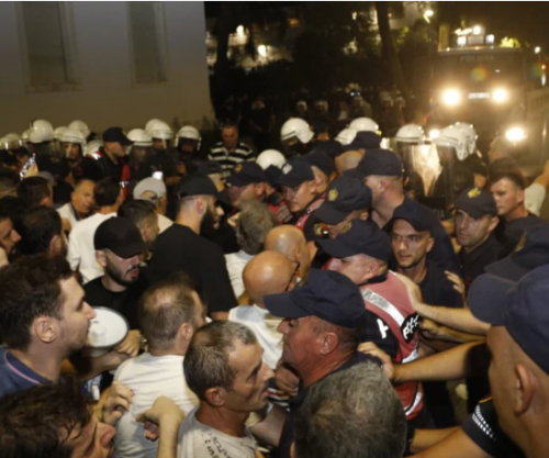 Bllokuan akset kryesore të Tiranës gjatë tubimit të djeshëm, procedohen penalisht 20 protestues