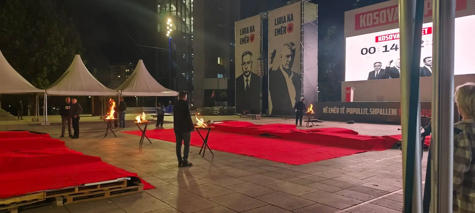 Pak orë para aktgjykimit në Hagë  në Prishtinë ndizen  Flakët e Lirisë 