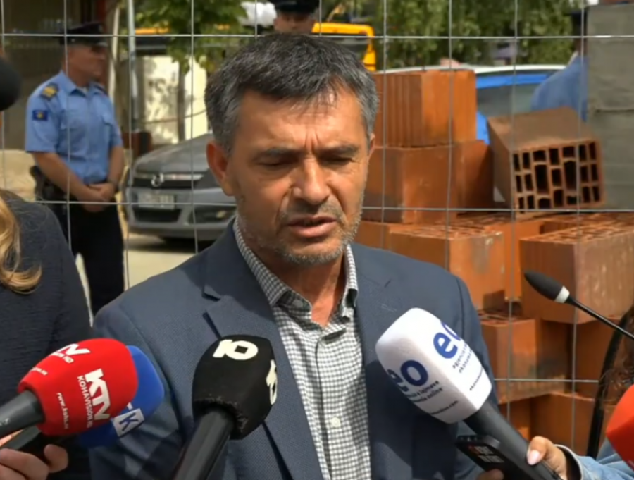 Asamblistët e LVV së dorëzojnë kallëzim penal ndaj kryetarit të Prishtinës  Raporti i Auditorit evidenton mbi 26 shkelje