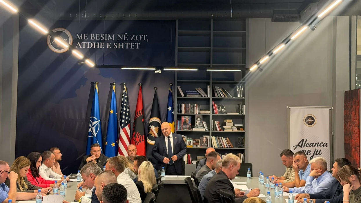 Aleanca pret vendim lirues në Hagë  Lufta e UÇK së ishte e drejtë  e pastër dhe e shenjtë