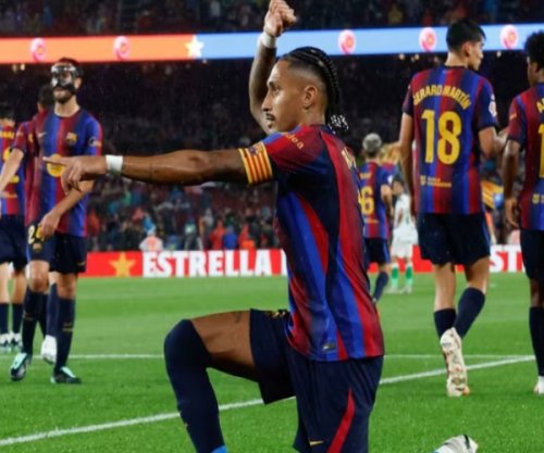 Barcelona shkatërron Santanderin, Raphinha shënon hat-trick