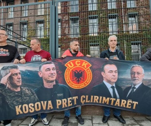 Mobilizimi nis në Hagë, qytetarët mblidhen para Speciales [foto]