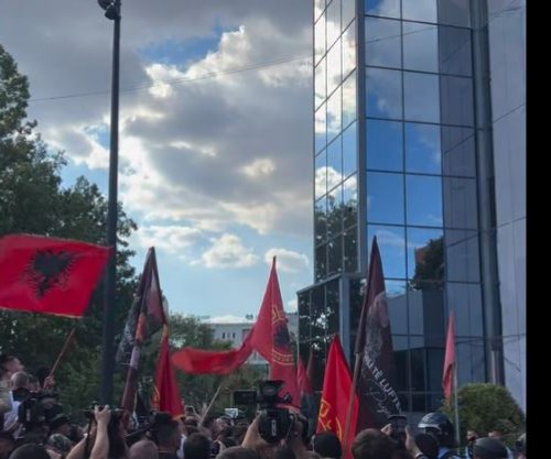 Pas protestës para EULEX-it, protestuesit arrijnë te Qeveria