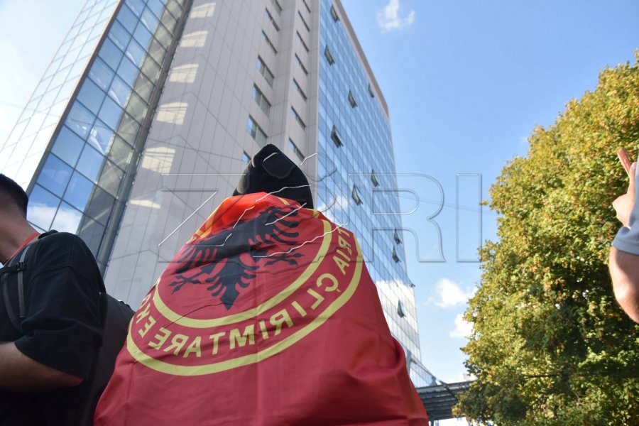 Nis mbledhja e nënshkrimeve nga deputetët për zhbërjen e Gjykatës Speciale