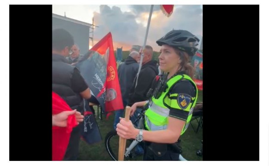 Policia e Hagës po i konfiskon shtizat e flamujve  video 