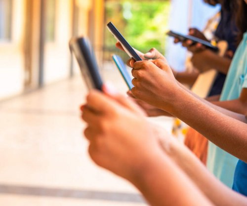 Shqipëri, rregulla më të forta për telefonat celularë në shkolla