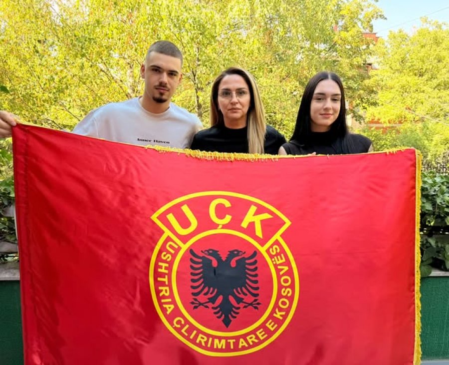 Mehmeti Selimi  Nën hijen e këtij flamuri  gjithmonë krenarë e gjithmonë të fortë