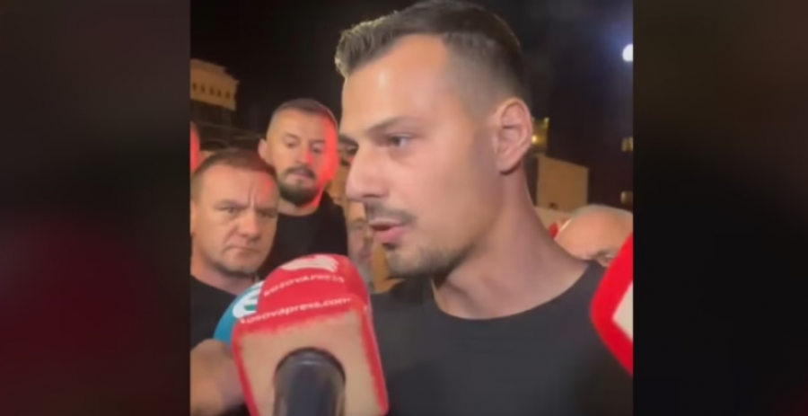 Endrit Thaçi nga protesta: Populli është me UÇK-në, besojmë në pafajësinë e çlirimtarëve 