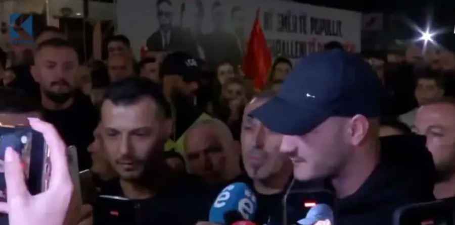 Djali i Kadri Veselit nga protesta: Sot e dëgjojmë popullin se çka thotë