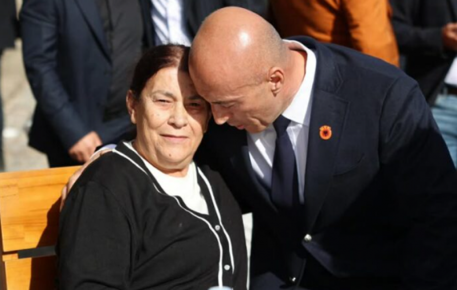 Nëna Rukë shpërtheu në lot pas verdiktit ndaj katërshes së UÇK-së, thotë Anita Haradinaj