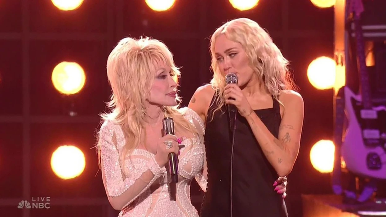 Miley Cyrus zbulon detaje nga biseda e fundit me Dolly Parton