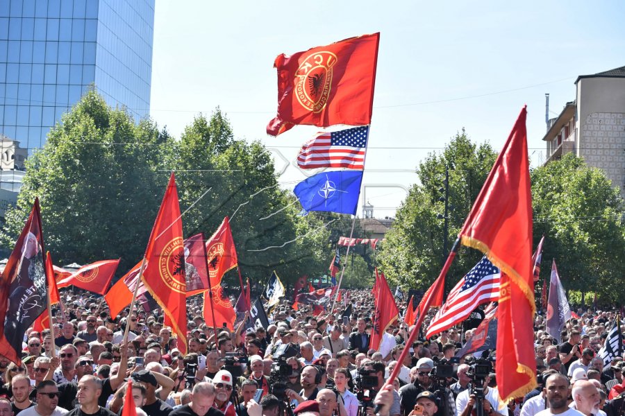 Burgosja e çlirimtarëve: Ramush Haradinaj i bashkohet protestës gjithëpopullore