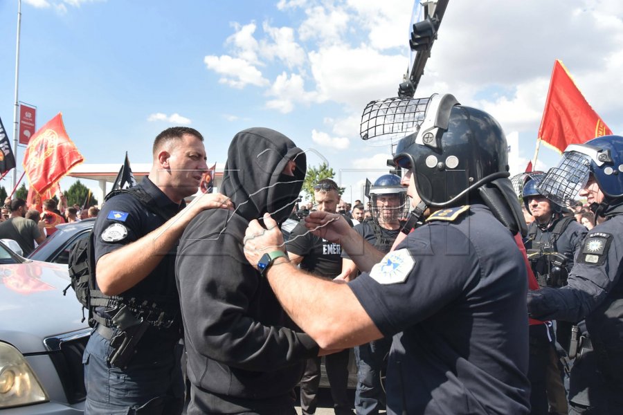 Apeli i Policisë para protestës në Prishtinë: Mos hidhni gjësende e mjete të forta, mos përdorni maska