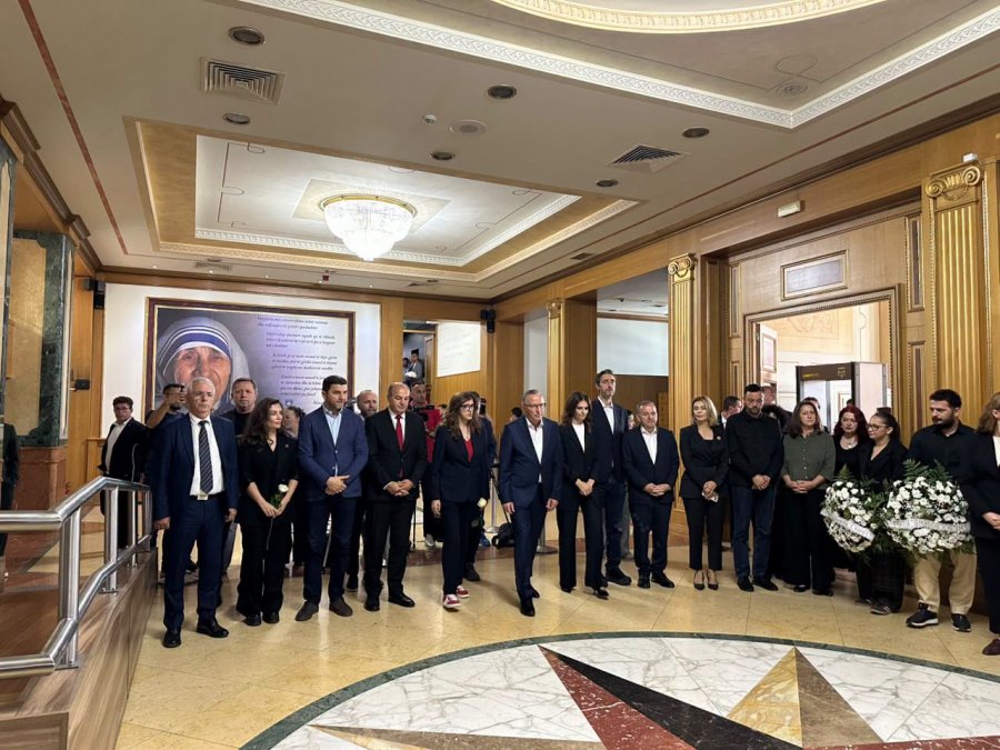 PDK-ja nderon Flora Brovinën, Hamza: Simbol i qëndresës dhe atdhedashurisë