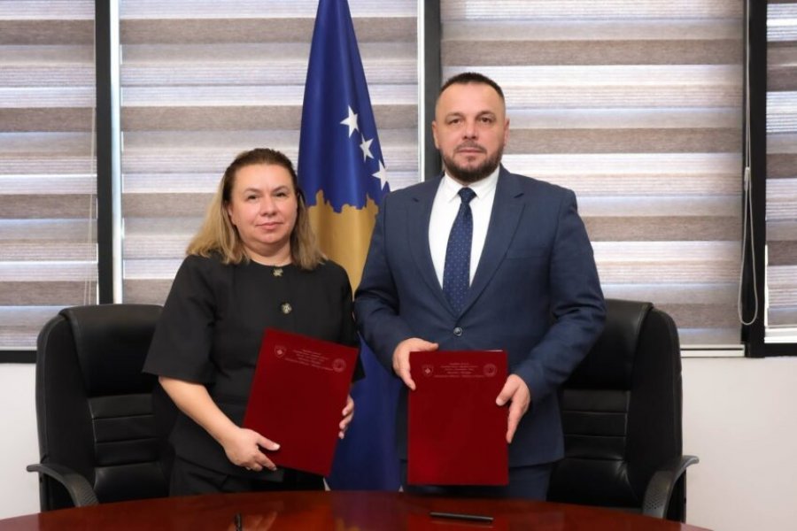 Maqedonci  Ushtarakët e FSK së do të mund të ndjekin studime universitare dhe master në anglisht